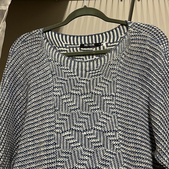 EUC NIC+ZOE Women's Large Blue and White Knit Sweater Shirt - Picture 4 of 8